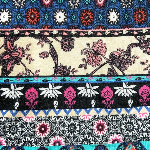 Gorgeous Tank Top that flares out at the bottom🤍 - Picture 3 of 3